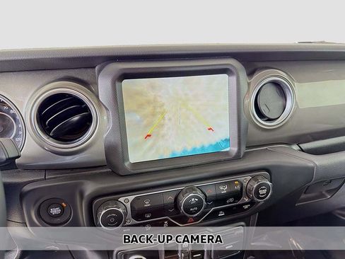 Used 2023 Jeep Gladiator Overland AWD/4WD image 6