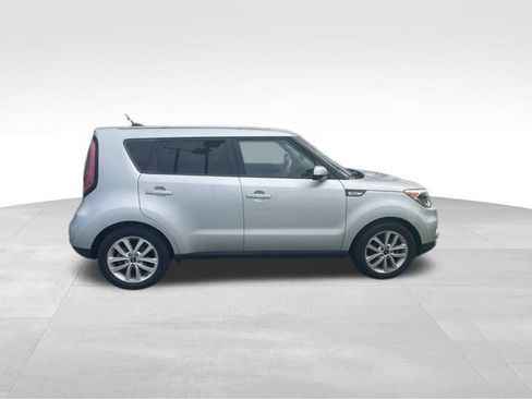 Used 2018 Kia Soul + FWD image 8