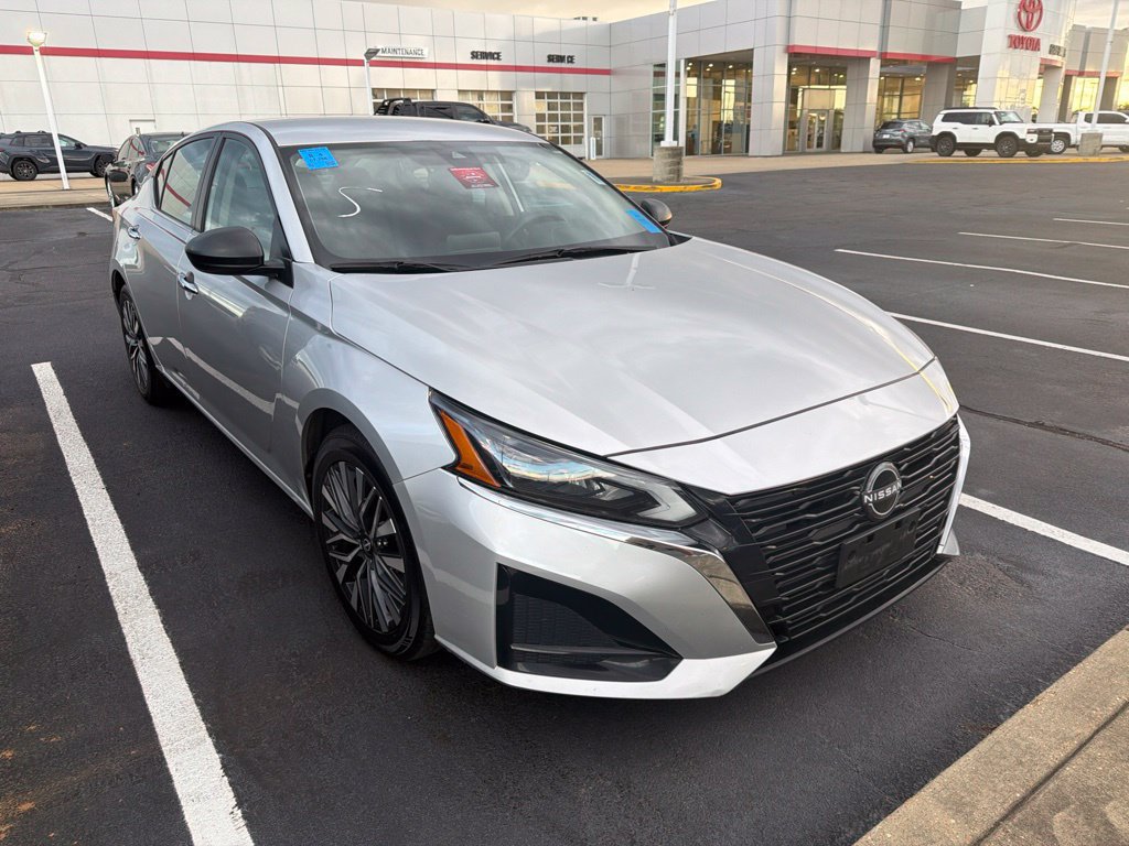 Used 2024 Nissan Altima 2.5 SV FWD image 4