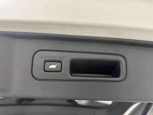 Used 2024 Honda Pilot TrailSport image 17