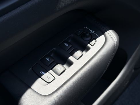 Certified 2024 Volvo XC60 B5 Core w/ Protection Package Premier AWD/4WD image 22