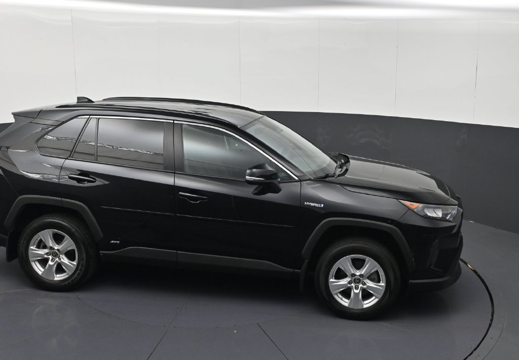 Used 2021 Toyota RAV4 LE AWD/4WD image 28