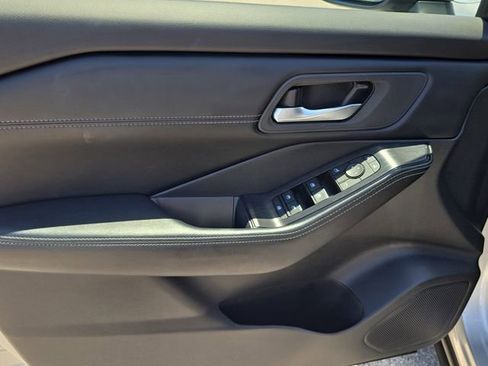 Certified 2025 Nissan Rogue SV w/ SV Premium Package FWD image 18