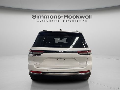 Used 2023 Jeep Grand Cherokee Laredo w/ Luxury Tech Group I image 6