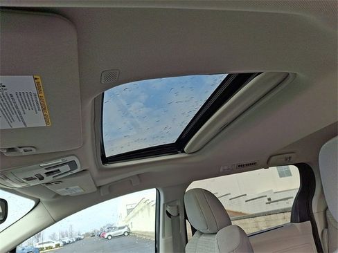 Used 2021 Toyota Sienna LE w/ LE Plus Package image 16