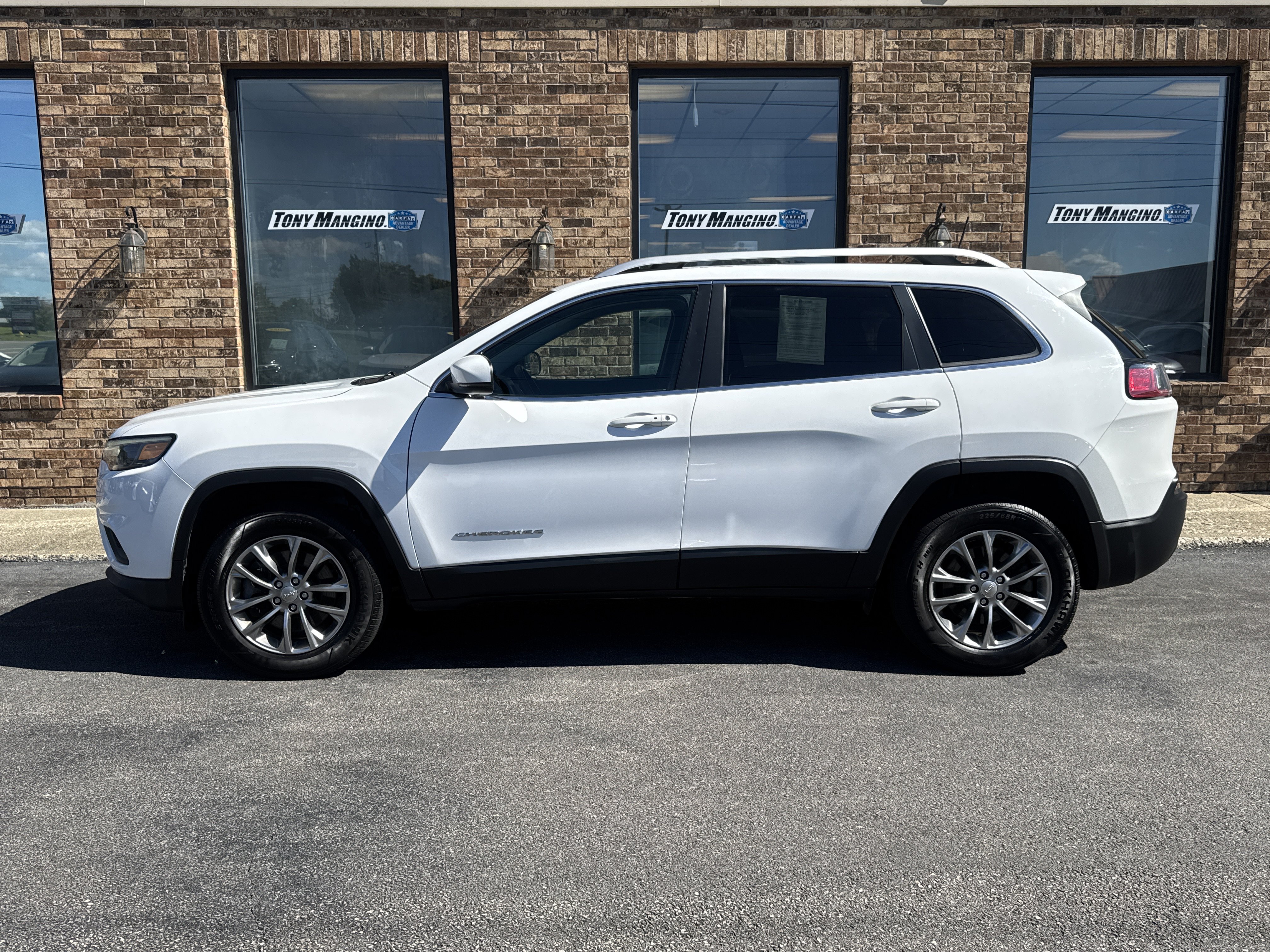 Used 2020 Jeep Cherokee Latitude Plus w/ Cold Weather Group AWD/4WD image 2