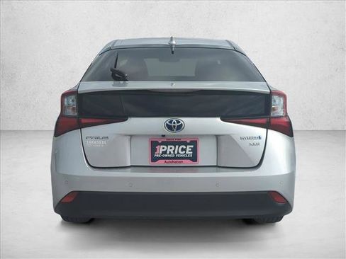 Used 2021 Toyota Prius XLE image 6