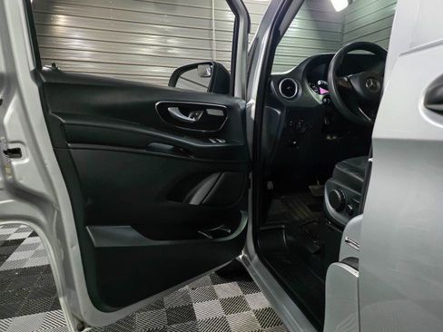Used 2016 Mercedes-Benz Metris Passenger image 29