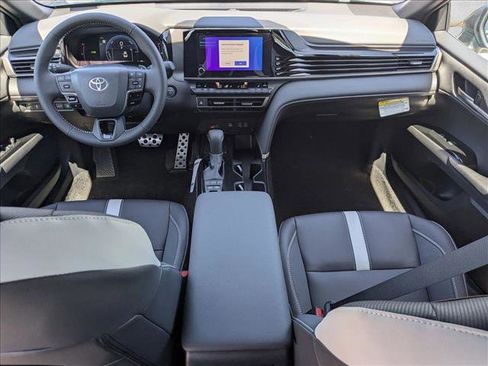Used 2025 Toyota Camry SE image 13