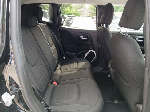 Used 2018 Jeep Renegade Latitude w/ UConnect 8.4 Nav Group image 13