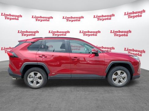 Used 2025 Toyota RAV4 XLE AWD/4WD image 2