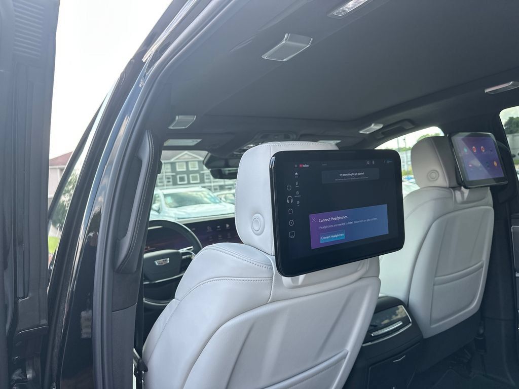 Certified 2026 Cadillac Escalade Platinum Sport w/ LPO, ONYX Package AWD/4WD image 23