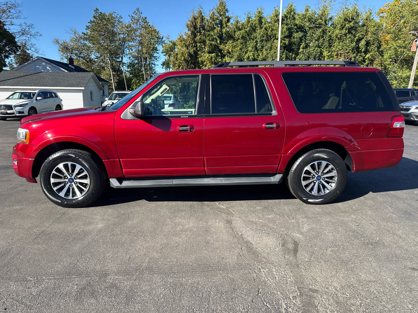 Used 2016 Ford Expedition EL XLT w/ Equipment Group 202A AWD/4WD image 6