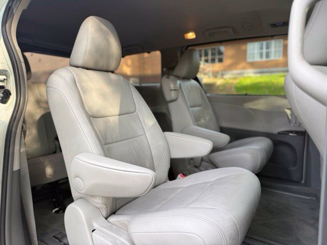 Used 2015 Toyota Sienna XLE w/ XLE Navigation Package FWD image 37