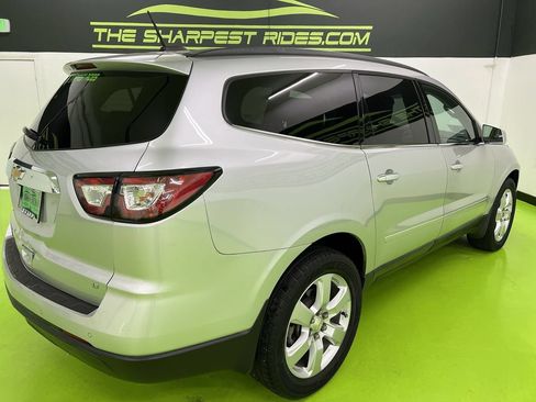 Used 2017 Chevrolet Traverse LT w/ Style and Technology Package FWD image 10