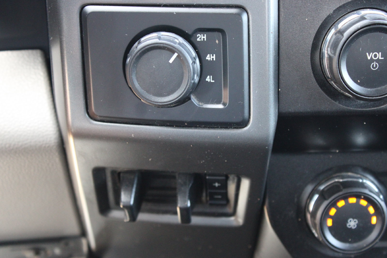 Used 2019 Ford F250 XLT w/ Snow Plow Prep Package AWD/4WD image 17