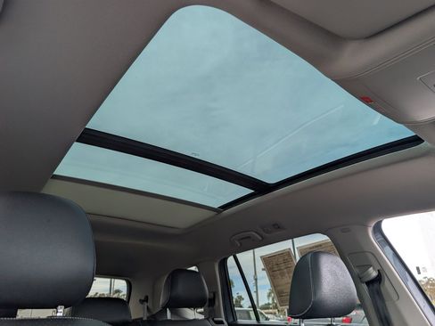 Used 2021 Volkswagen Atlas SEL image 3