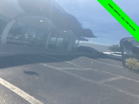 Used 2025 Ford Explorer Active AWD/4WD image 38