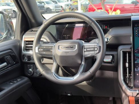 Used 2025 GMC Yukon Denali AWD/4WD image 25