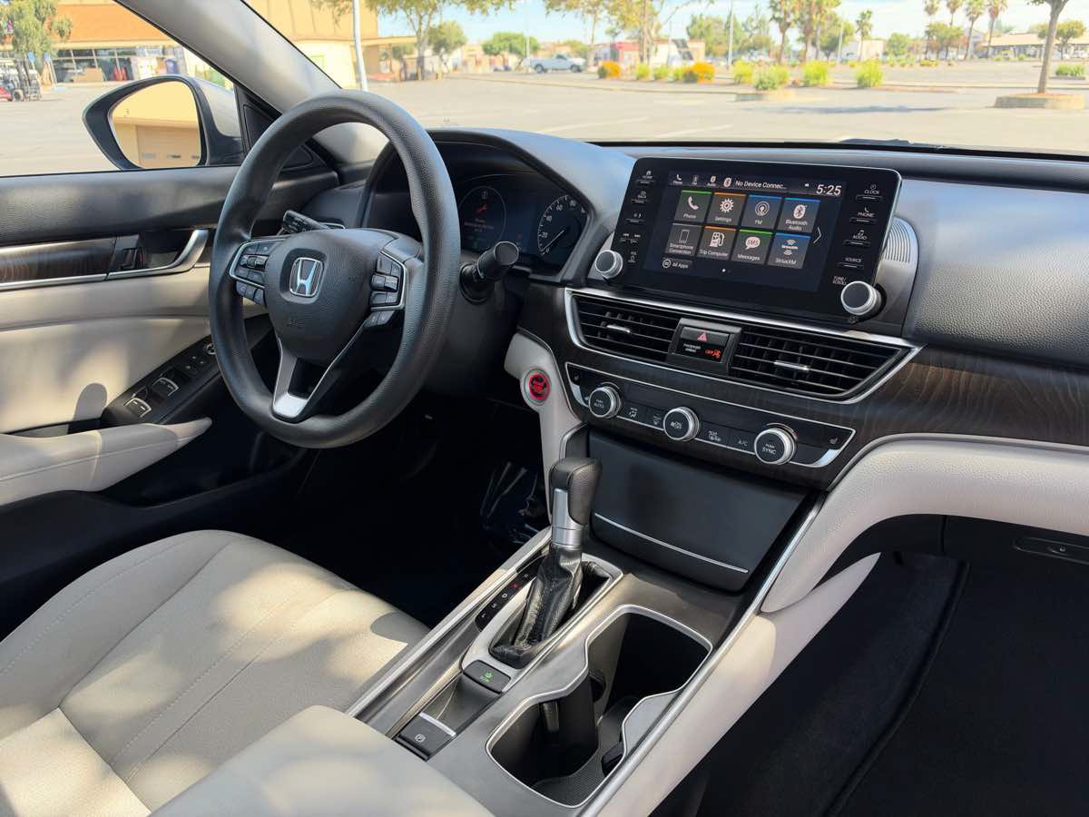 Used 2018 Honda Accord EX image 16