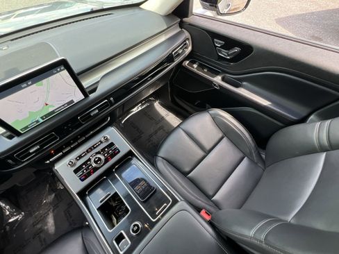 Used 2022 Lincoln Aviator AWD w/ Premium Package image 14