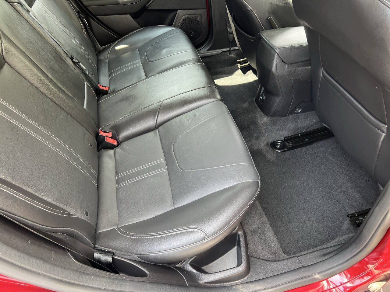 Used 2014 Ford Focus Titanium FWD image 12