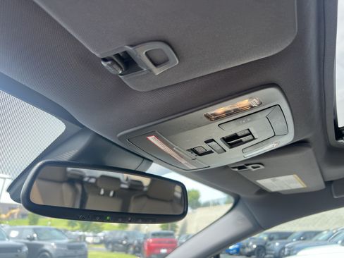 Used 2021 Toyota Sienna XLE FWD image 24