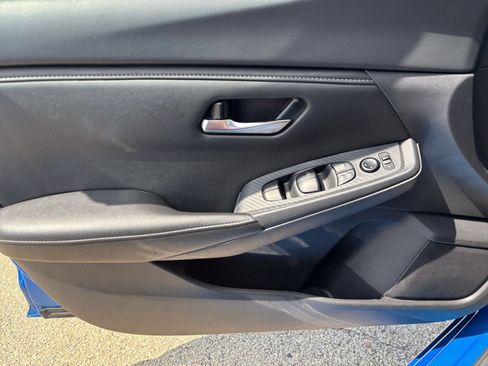 Used 2025 Nissan Sentra SV FWD image 15