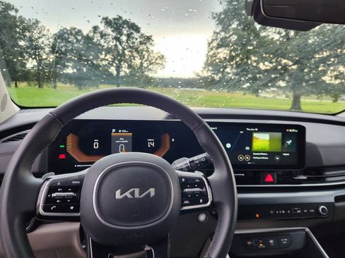 Used 2026 Kia Carnival LXS FWD image 5