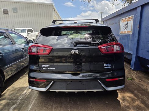 Used 2017 Kia Niro Touring FWD image 3