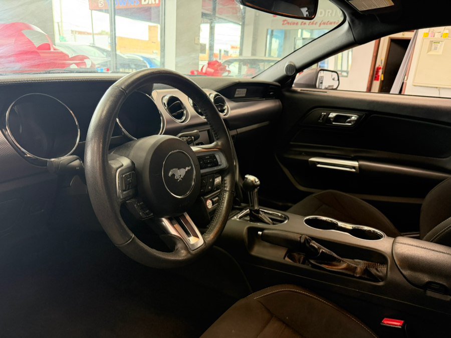 Used 2017 Ford Mustang Coupe RWD image 24