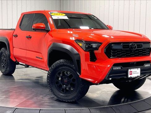 Certified 2024 Toyota Tacoma TRD Off-Road w/ TRD Off Road Premium Package AWD/4WD image 3