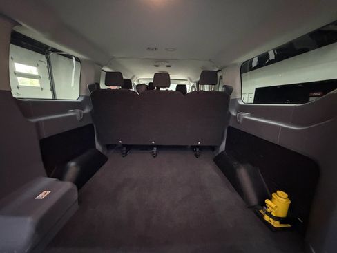 Used 2018 Ford Transit 150 XL RWD image 18