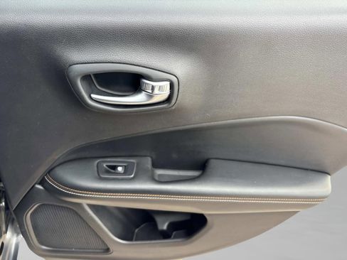 Used 2018 Jeep Compass Sport w/ Tech Group image 18