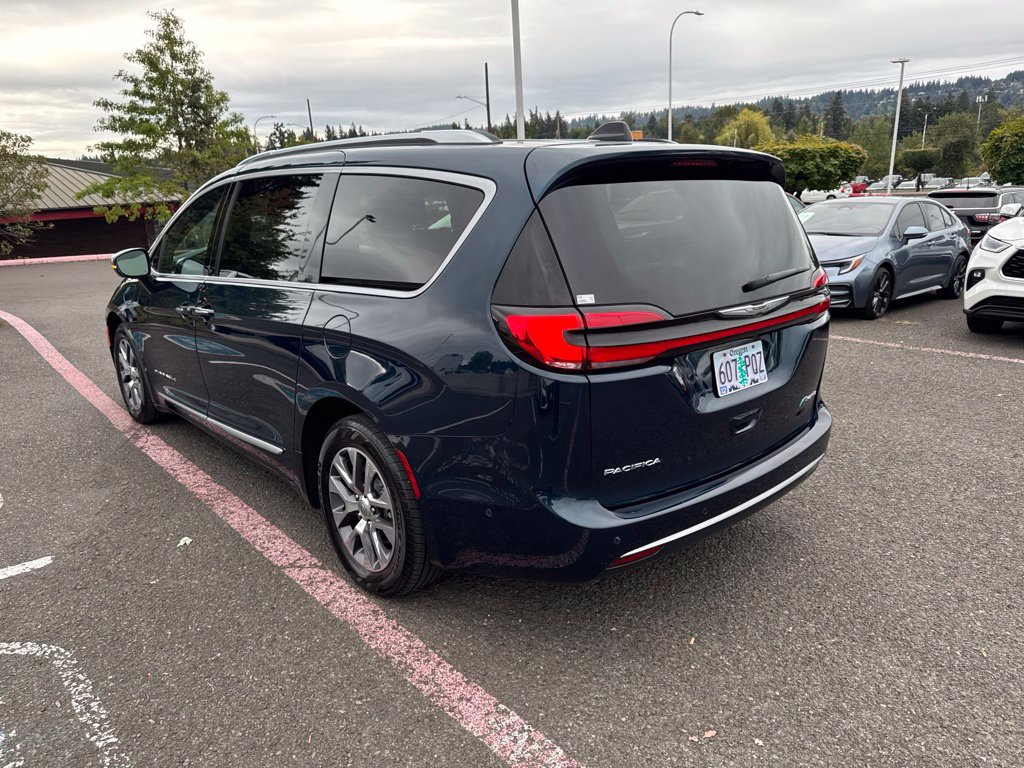 Used 2023 Chrysler Pacifica Pinnacle FWD image 8