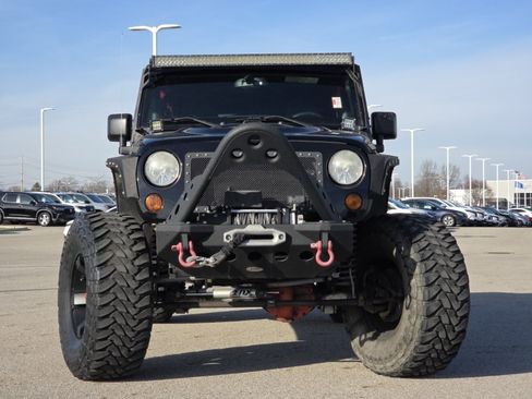 Used 2013 Jeep Wrangler Unlimited Rubicon w/ Max Tow Pkg image 10