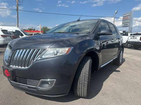 Used 2013 Lincoln MKX FWD image 7