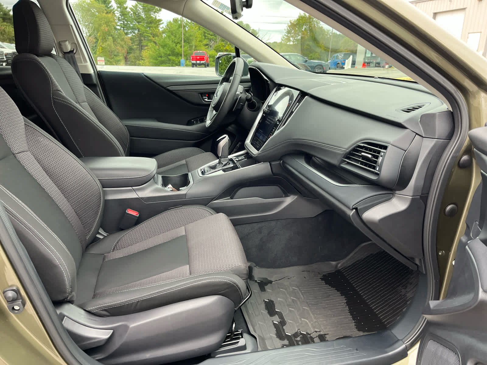 Used 2025 Subaru Outback Premium AWD/4WD image 33