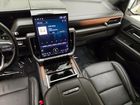 Used 2025 GMC Yukon XL Denali image 21