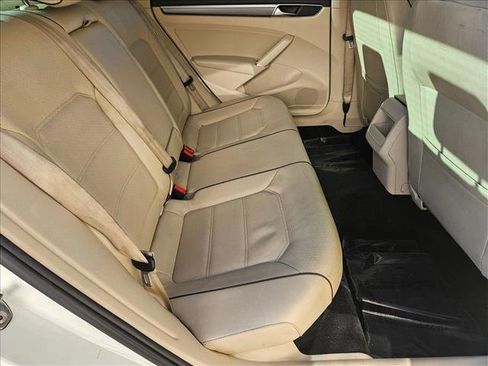 Used 2018 Volkswagen Passat 2.0T R-Line image 17