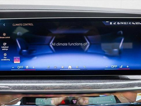 New 2025 BMW i7 eDrive50 w/ Premium Package image 18