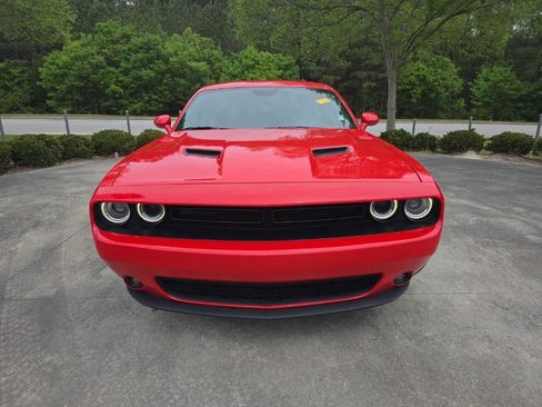 Used 2022 Dodge Challenger SXT w/ Plus Package image 10