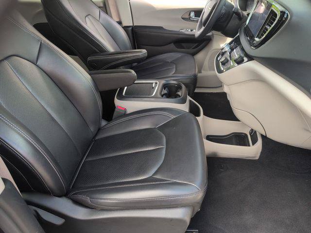 Certified 2023 Chrysler Pacifica Touring-L FWD image 21