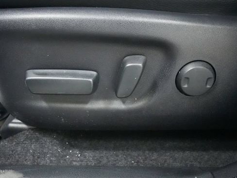 Used 2018 Toyota RAV4 Limited AWD/4WD image 17