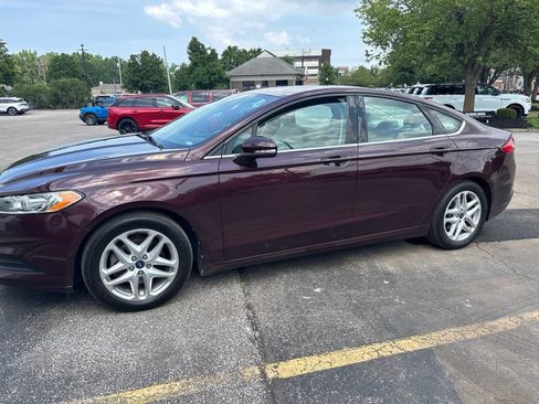 Used 2013 Ford Fusion SE FWD image 2