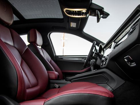 Certified 2026 Porsche Macan S AWD/4WD image 45