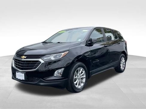 Used 2021 Chevrolet Equinox LS image 2