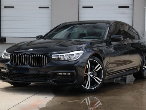 Used 2019 BMW 740i w/ M Sport Package RWD image 1