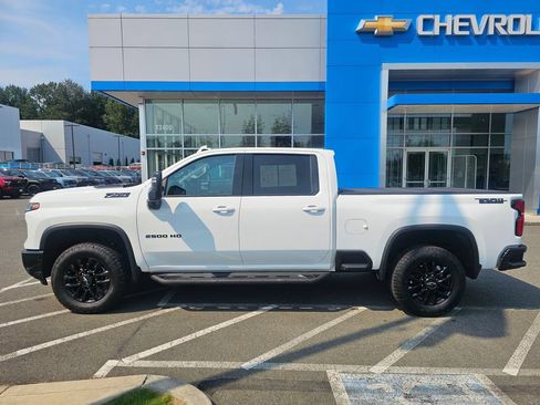 Used 2025 Chevrolet Silverado 2500 LTZ w/ LTZ Plus Package AWD/4WD image 2