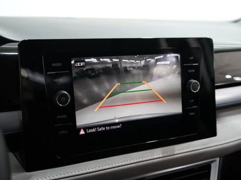 Used 2025 Volkswagen Taos SE image 27